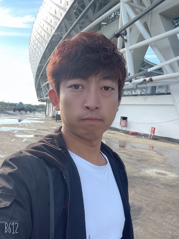 绅士大男孩的第一张照片--岫岩中老年相亲网